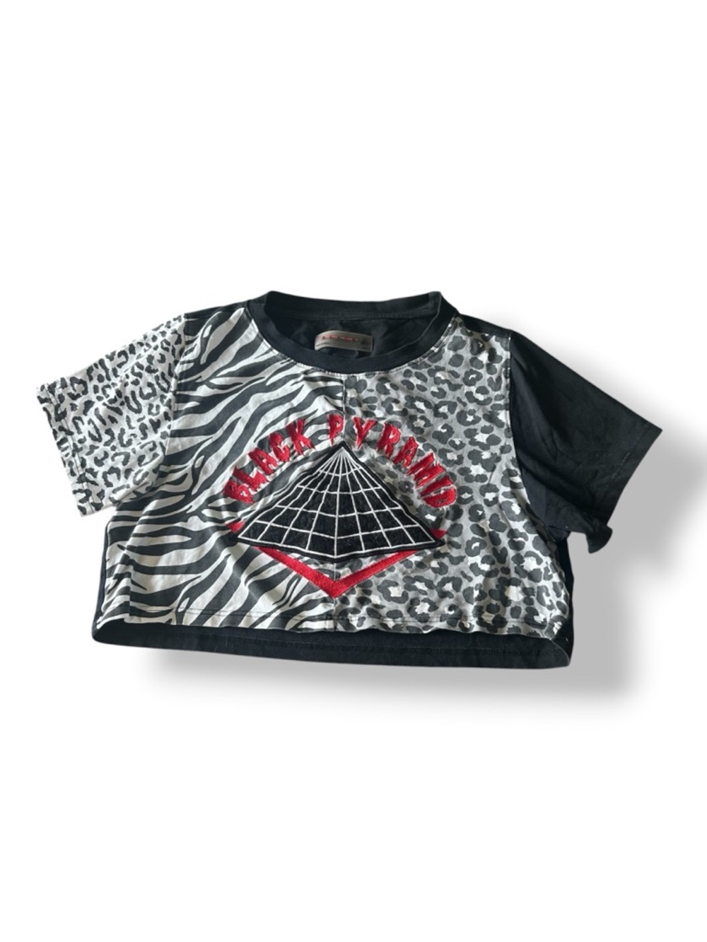 [Black Pyramid] Split Animal Print Cropped Tee